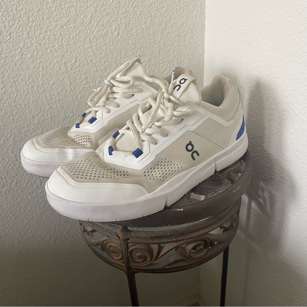 On Running The Roger Spin Front Lace Sneaker